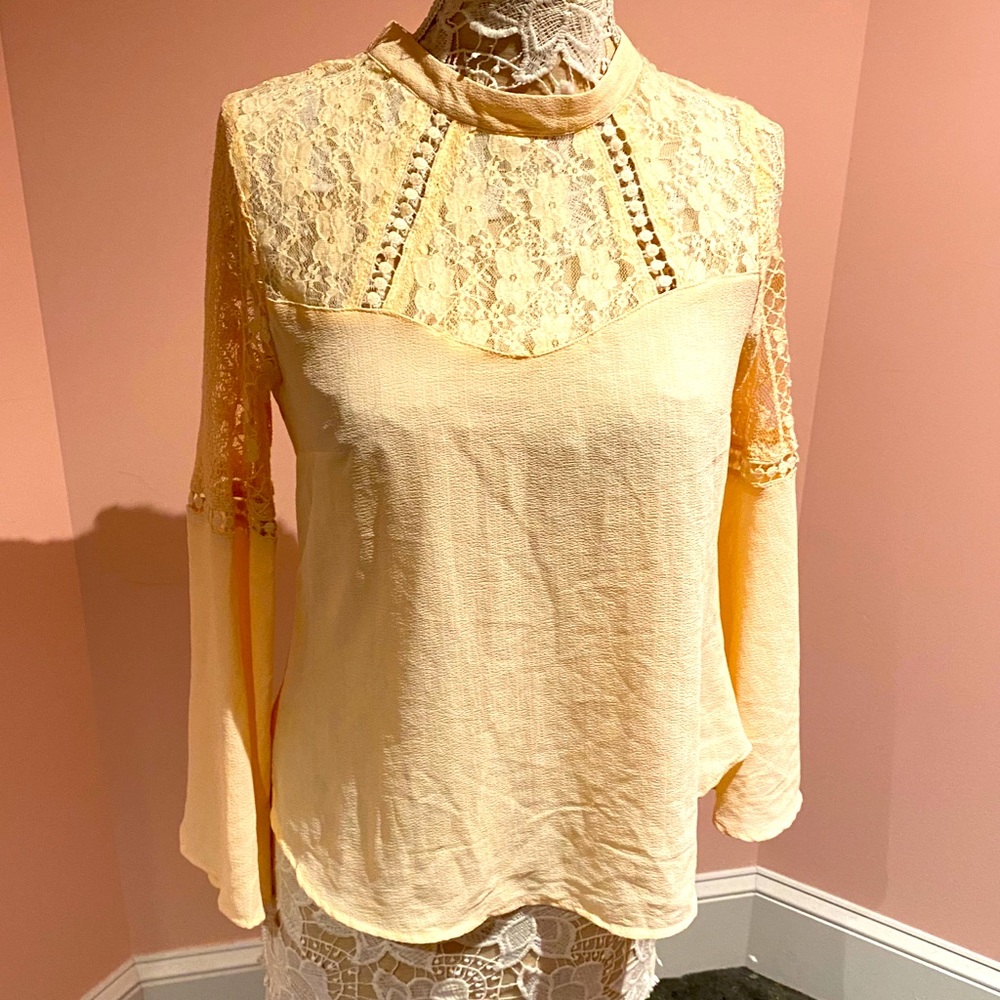 Brand new peach 🍑 lace blouse